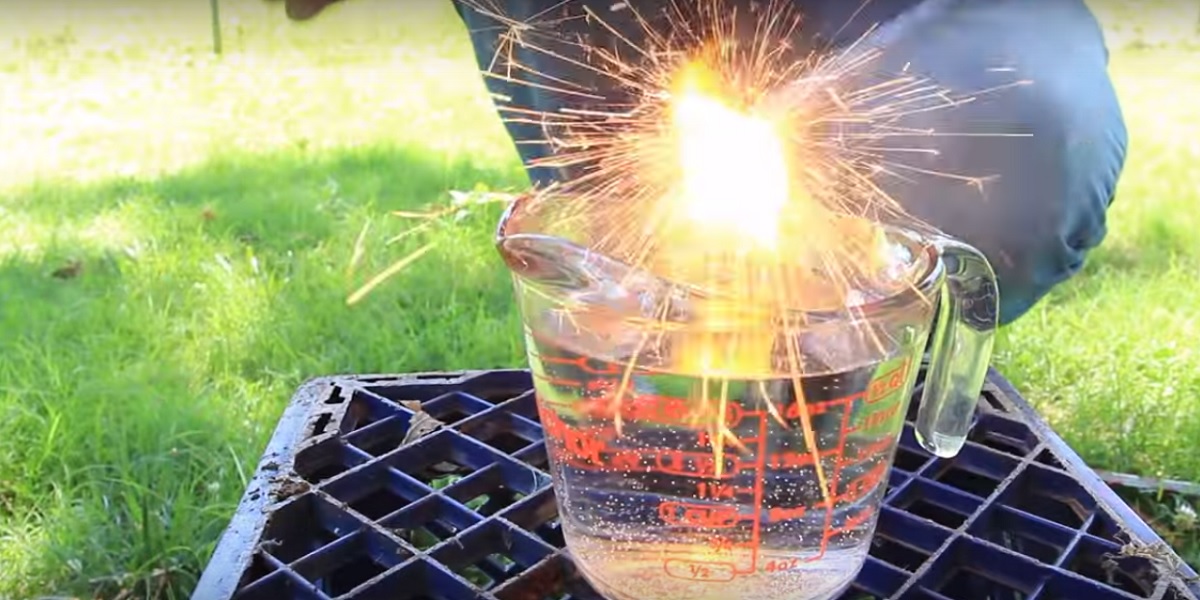 การทดลองไฟเย็นใส่ในน้ำ วิดิโอการทดลอง
